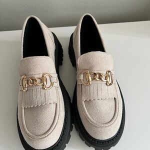 Elegant Cream Loafers with Gold Accent